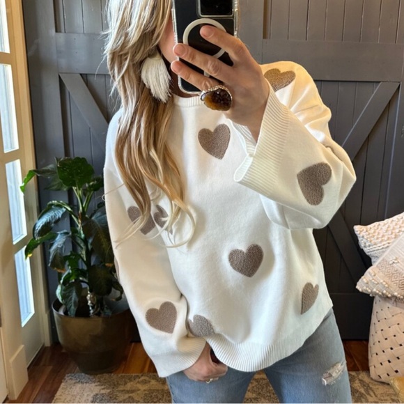 New Heart Embroidered Patch White Pullover Crew Neck Sweater Top - Picture 2 of 9
